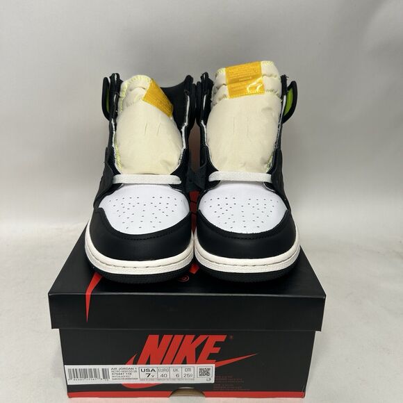 Nike Air Jordan 1 Retro High OG GS “White Black Volt Gold” 2024 - Picture 2 of 5